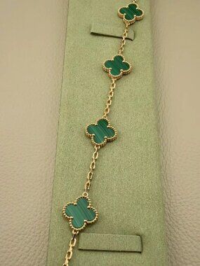 ✅ Van Cleef & Arpels 18K Green Bracelet
